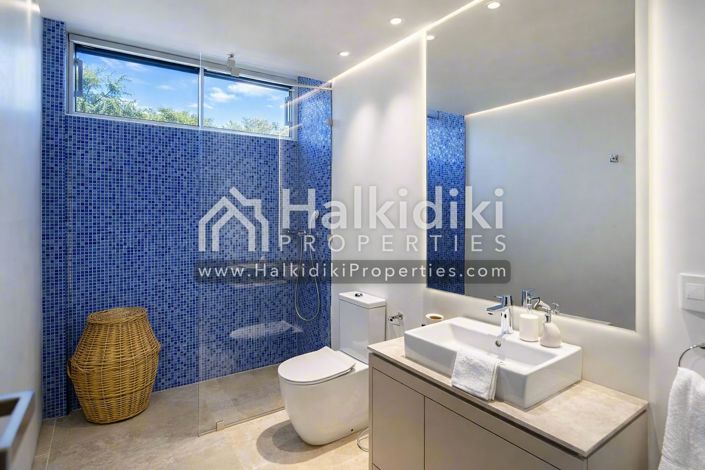 Image No.19-8 Bed Villa for sale