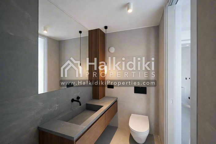 Image No.14-3 Bed Townhouse for sale