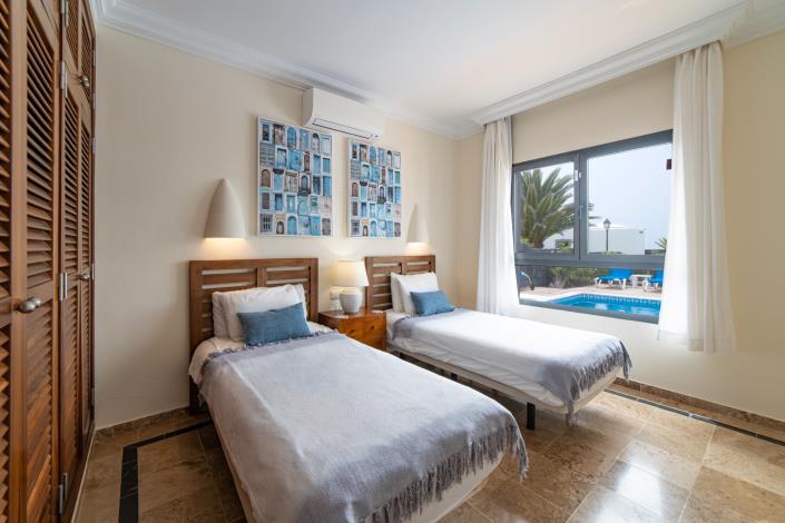 Image No.12-3 Bed Villa / Detached for sale