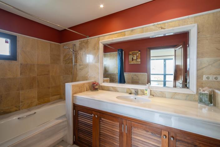 Image No.19-3 Bed Villa / Detached for sale