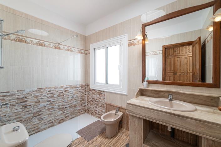 Image No.21-5 Bed Villa / Detached for sale