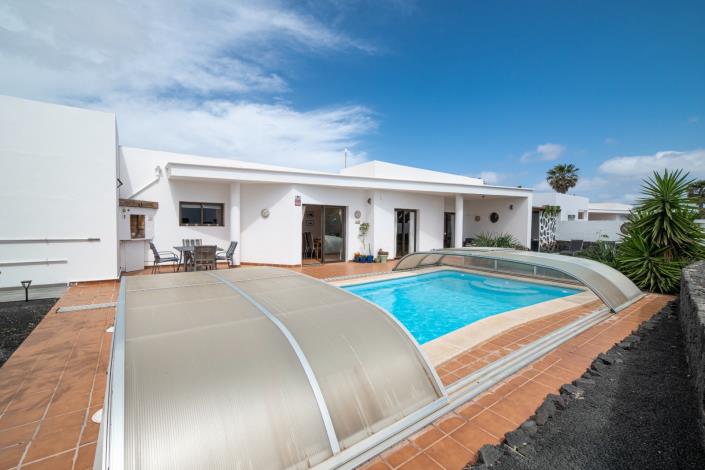 Image No.23-3 Bed Villa / Detached for sale