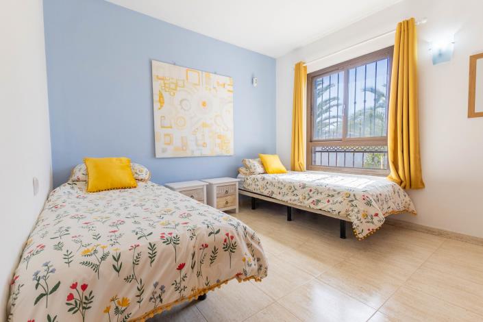 Image No.16-2 Bed Semi-Detached for sale