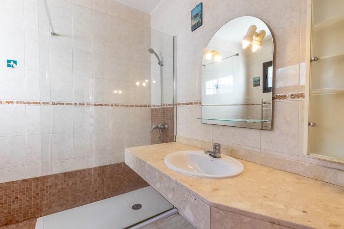 Image No.19-2 Bed Semi-Detached for sale