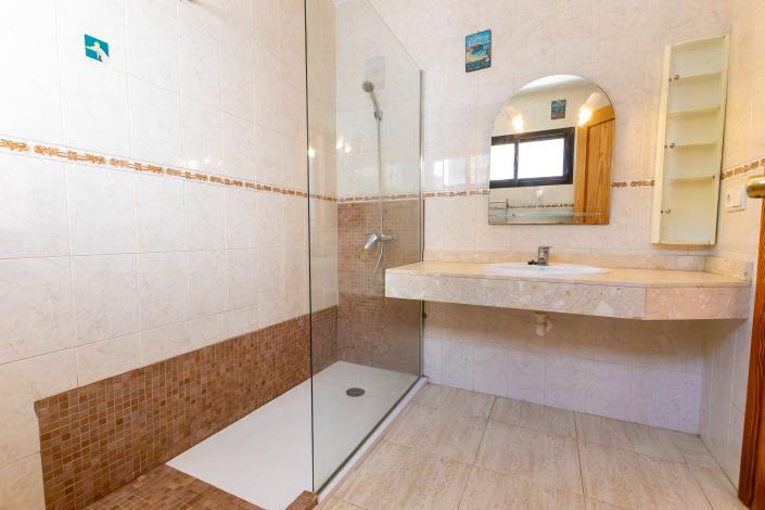 Image No.20-2 Bed Semi-Detached for sale