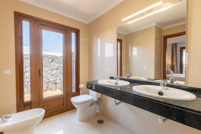 Image No.19-5 Bed Semi-Detached for sale