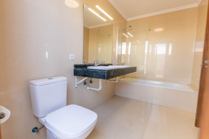 Image No.20-5 Bed Semi-Detached for sale