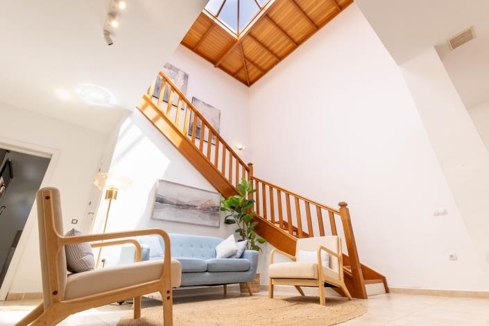 Image No.24-5 Bed Semi-Detached for sale
