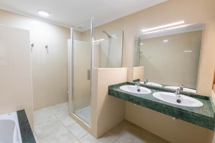 Image No.33-5 Bed Semi-Detached for sale