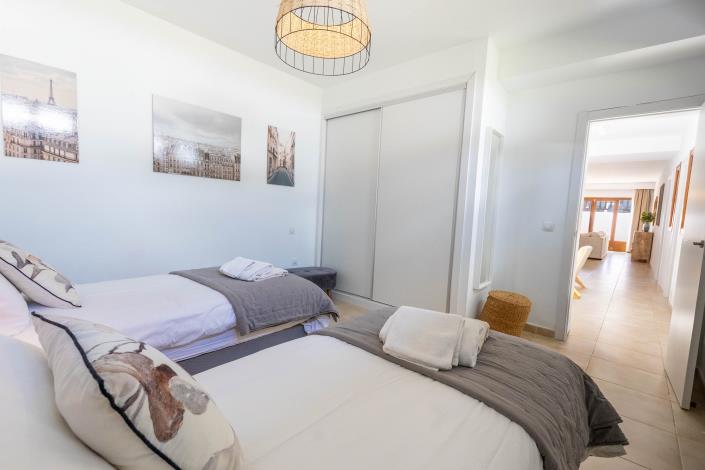 Image No.35-5 Bed Semi-Detached for sale