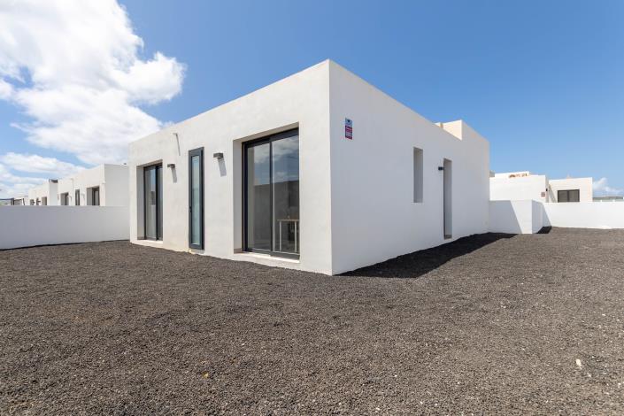 Image No.24-3 Bed Villa / Detached for sale