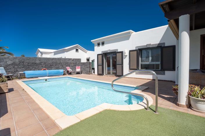 Image No.3-2 Bed Villa / Detached for sale