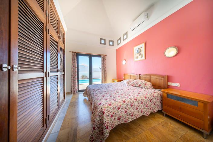 Image No.13-2 Bed Villa / Detached for sale