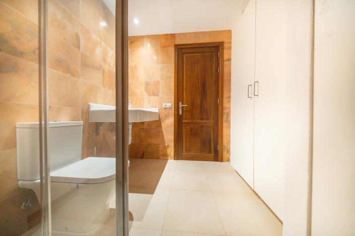 Image No.12-4 Bed Villa / Detached for sale