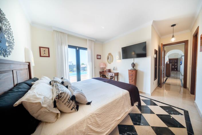 Image No.33-4 Bed Villa / Detached for sale