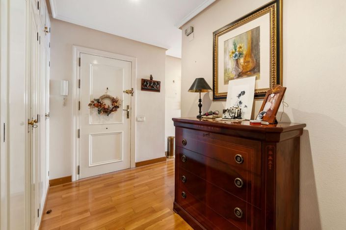 Image No.10-4 Bed Apartment for sale