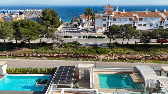 Image No.2-4 Bed Villa for sale
