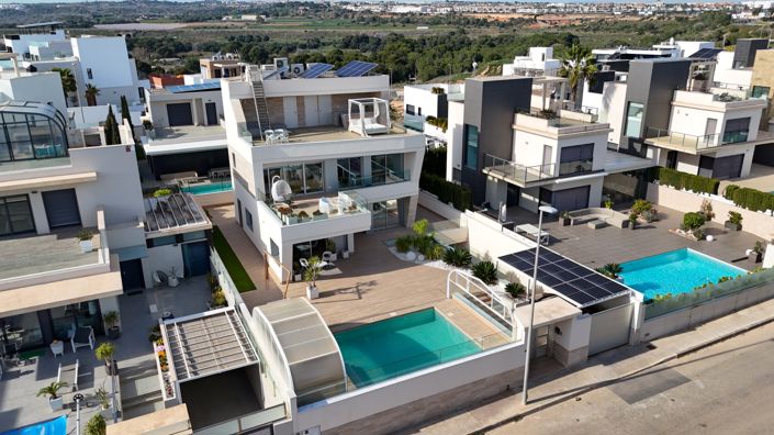 Image No.3-4 Bed Villa for sale
