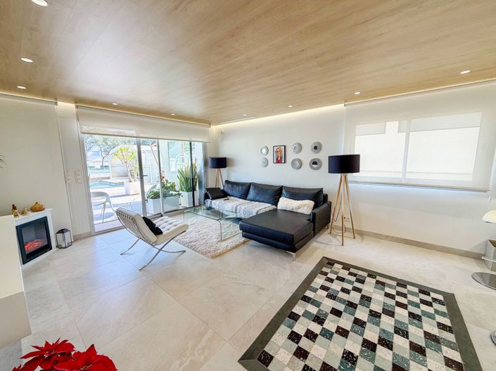 Image No.4-4 Bed Villa for sale