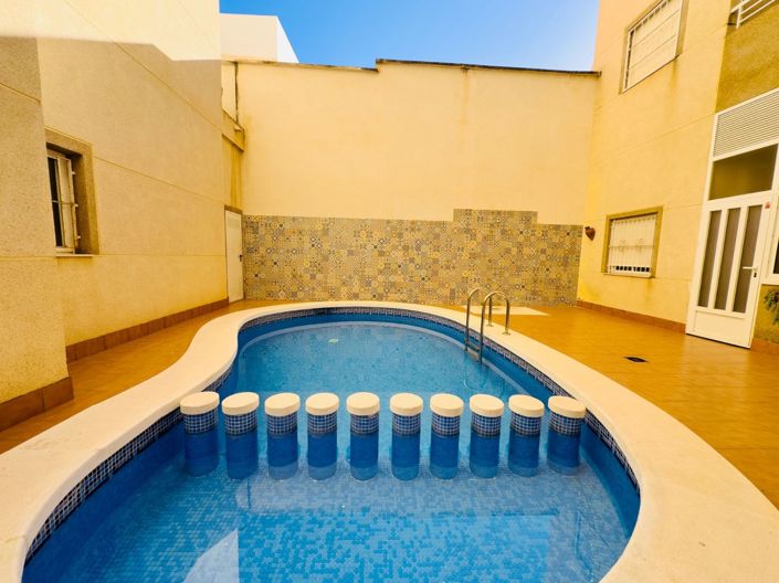 Image No.3-Appartement de 2 chambres à vendre à Torrevieja