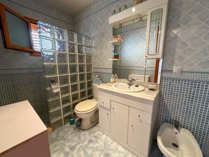 Image No.17-3 Bed House for sale
