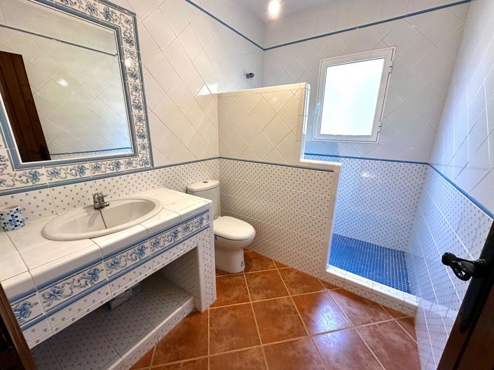 Image No.28-5 Bed Villa for sale