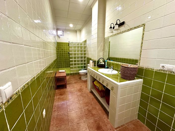Image No.42-5 Bed Villa for sale