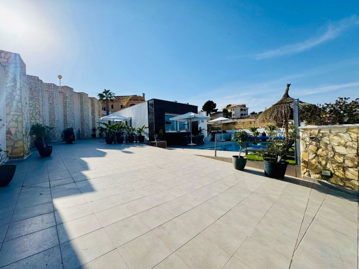 Image No.12-6 Bed Villa for sale