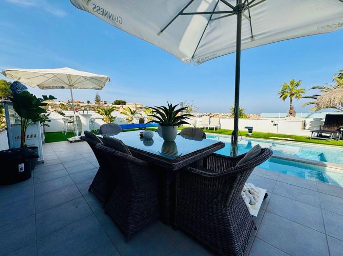 Image No.8-6 Bed Villa for sale