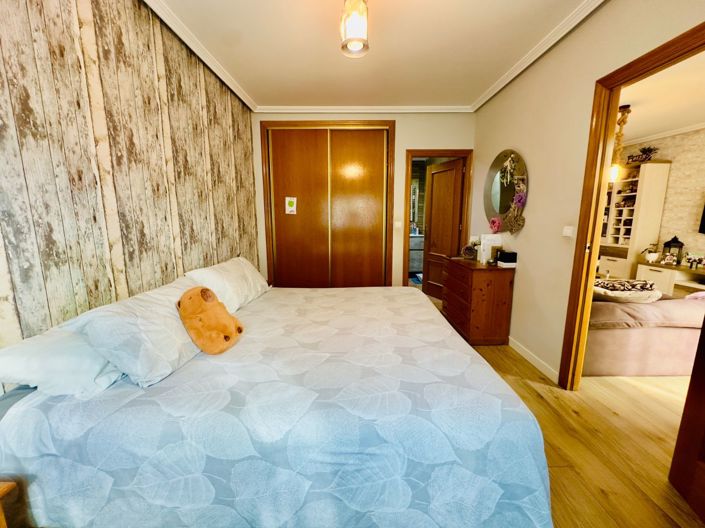 Image No.10-3 Bed Apartment for sale