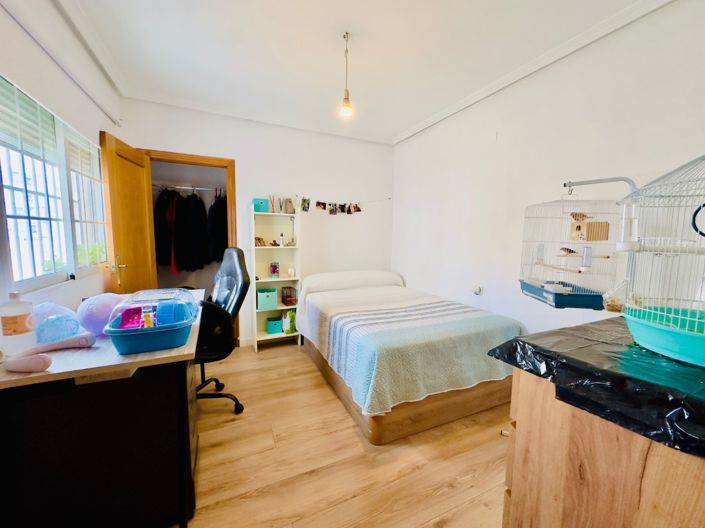 Image No.14-3 Bed Apartment for sale