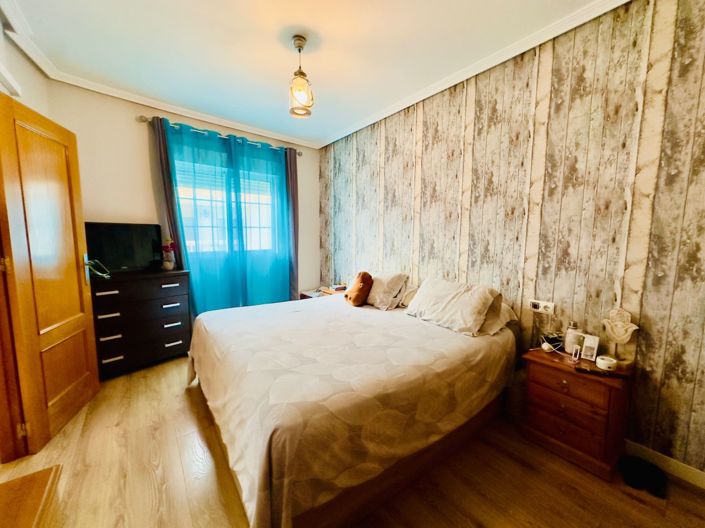 Image No.9-3 Bed Apartment for sale
