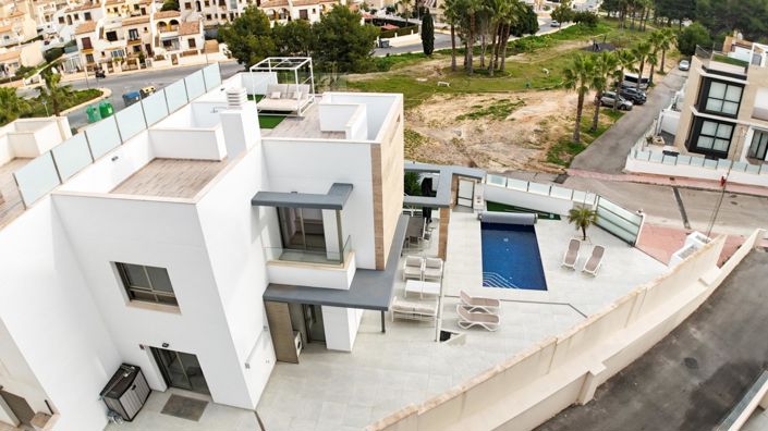 Image No.2-Villa de 4 chambres à vendre à Orihuela Costa