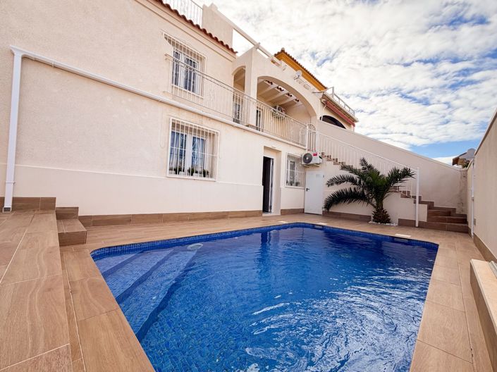 Image No.2-Villa de 4 chambres à vendre à Torrevieja