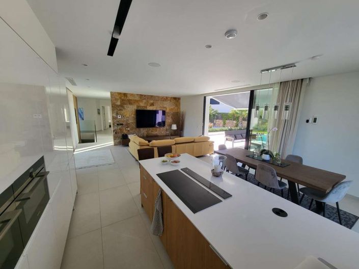 Image No.10-5 Bed Villa for sale