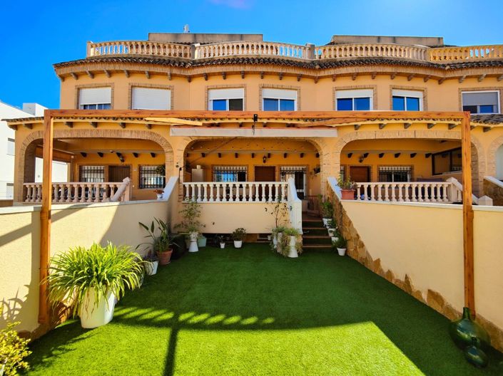Image No.2-4 Bed House for sale