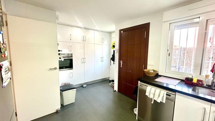 Image No.6-2 Bed House for sale