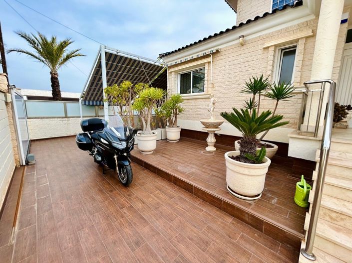 Image No.16-5 Bed Villa for sale