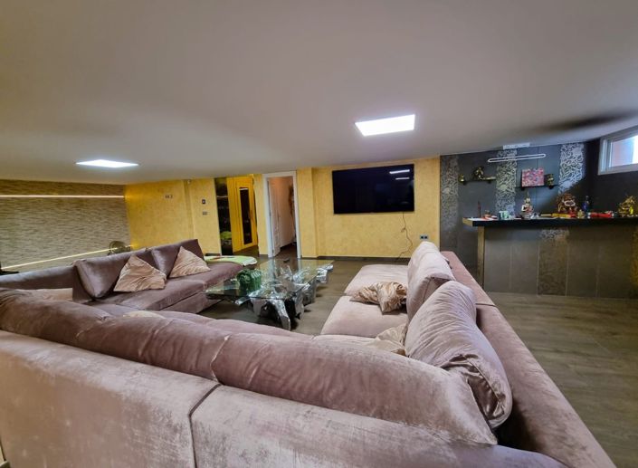 Image No.41-5 Bed Villa for sale