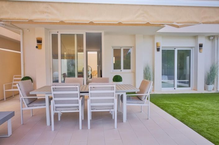 Image No.2-4 Bed House for sale