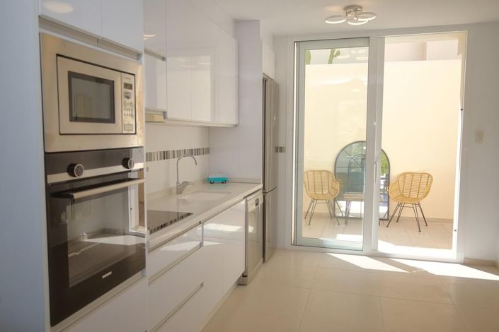 Image No.8-4 Bed House for sale