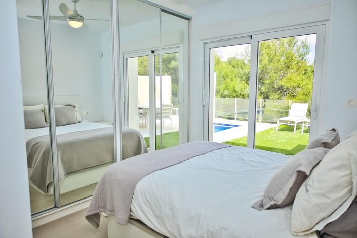 Image No.9-4 Bed House for sale