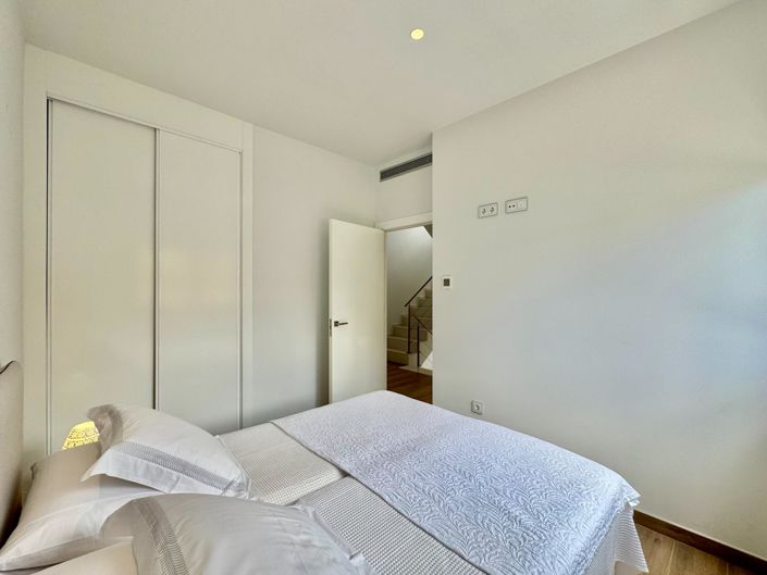 Image No.20-4 Bed Villa for sale