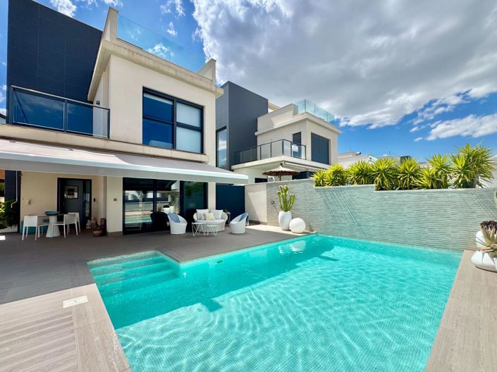 Image No.48-4 Bed Villa for sale