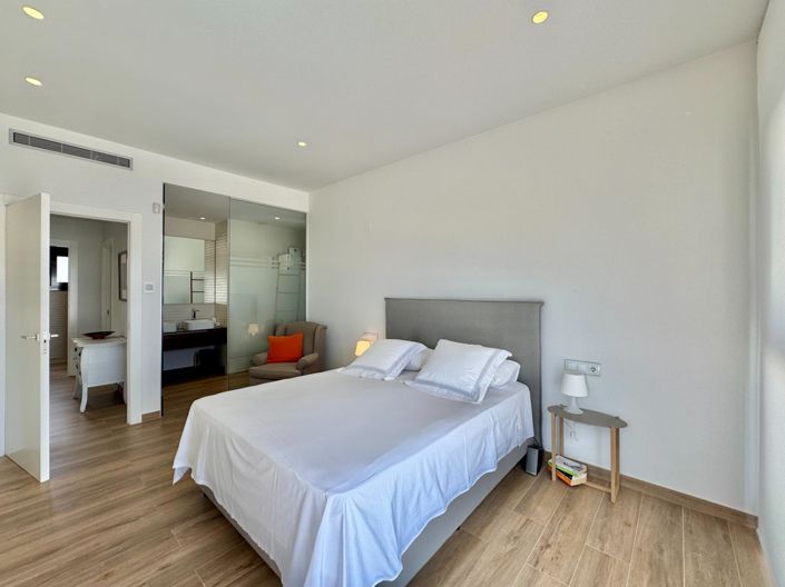 Image No.8-4 Bed Villa for sale