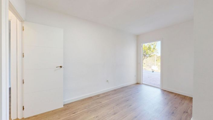Image No.20-2 Bed Bungalow for sale