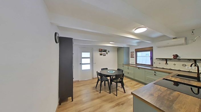 Image No.11-3 Bed House for sale