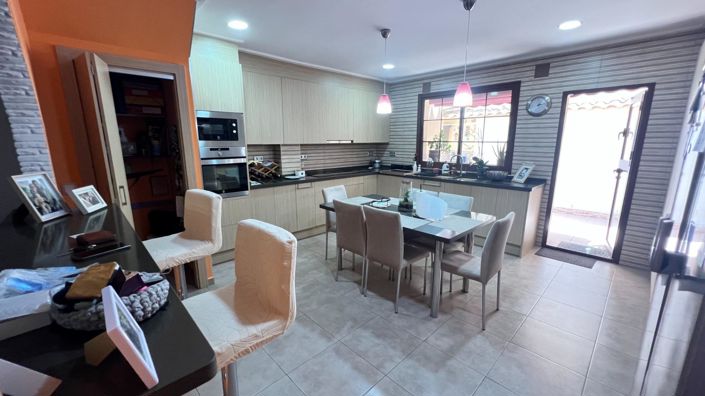 Image No.20-3 Bed House for sale