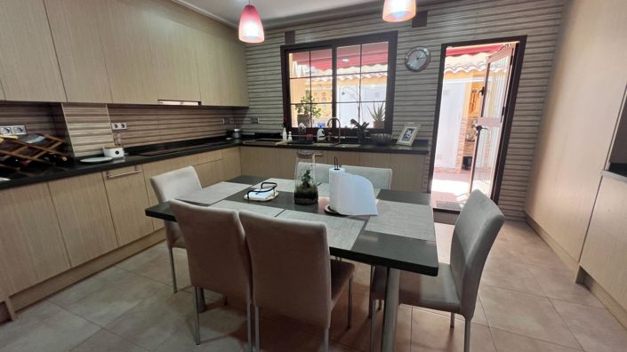 Image No.21-3 Bed House for sale