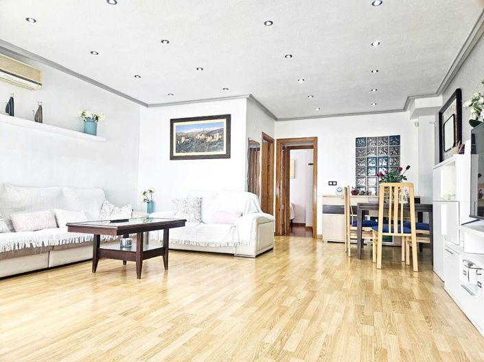 Image No.8-6 Bed House for sale